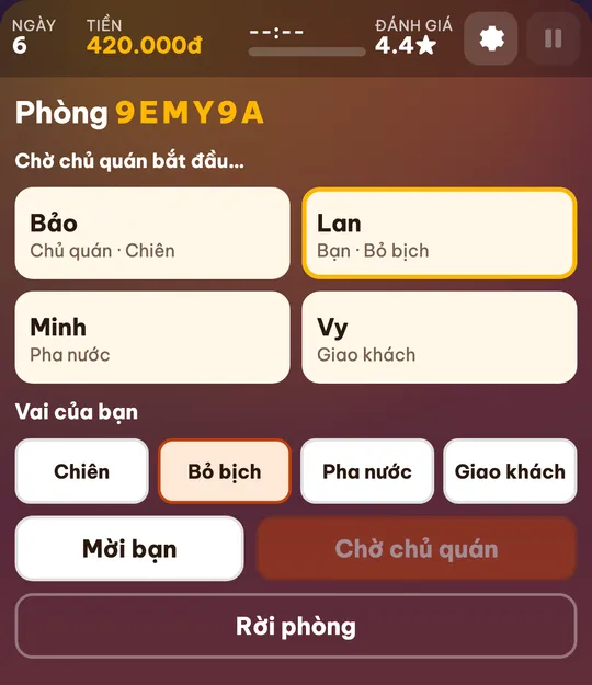 Phòng chờ nhìn từ người chơi cùng: ô của Lan được đánh dấu Bạn, nút Bắt đầu bị khóa với chữ Chờ chủ quán